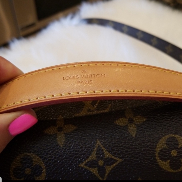 Louis Vuitton Pochette Metis - Picture 6 of 8
